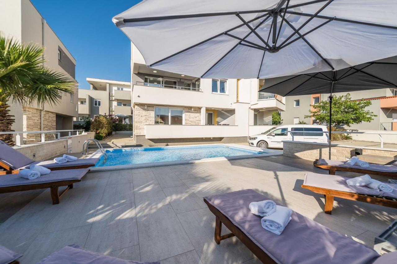 Apartments & Rooms Danivan Pool Villas B โนวาลยา ภายนอก รูปภาพ