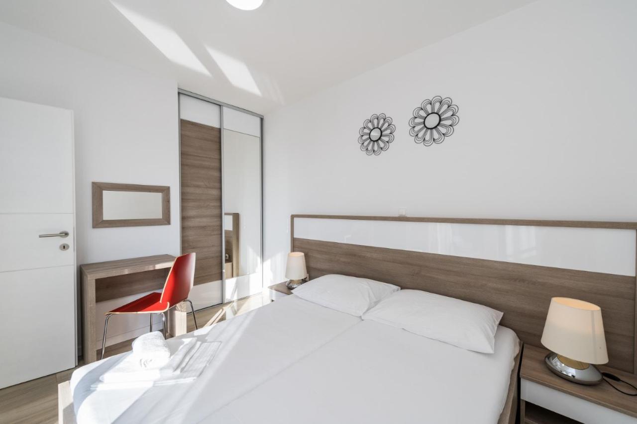 Apartments & Rooms Danivan Pool Villas B โนวาลยา ภายนอก รูปภาพ