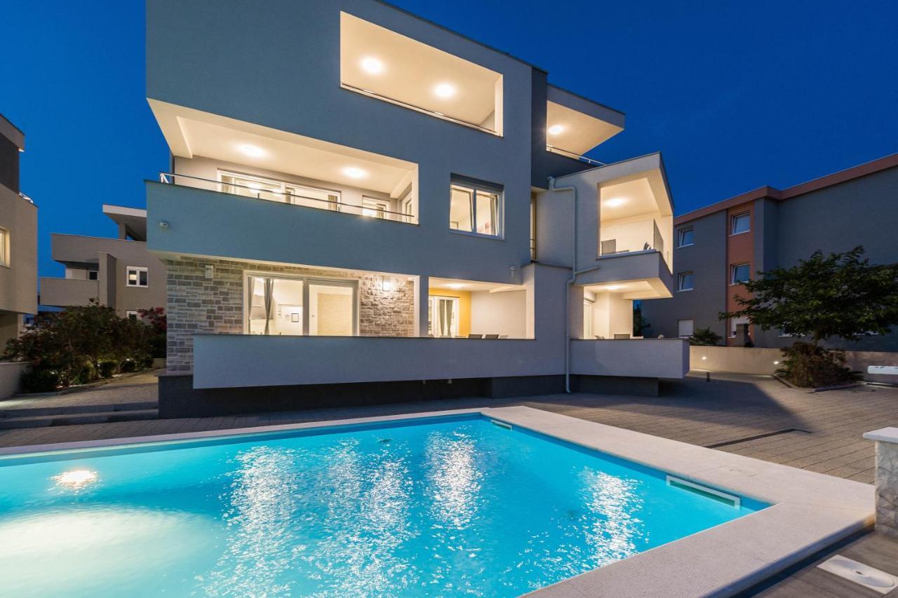 Apartments & Rooms Danivan Pool Villas B โนวาลยา ภายนอก รูปภาพ