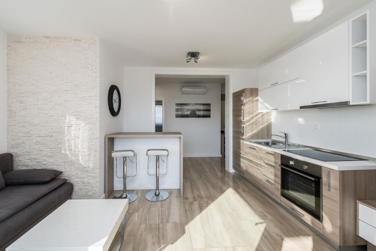 Apartments & Rooms Danivan Pool Villas B โนวาลยา ภายนอก รูปภาพ