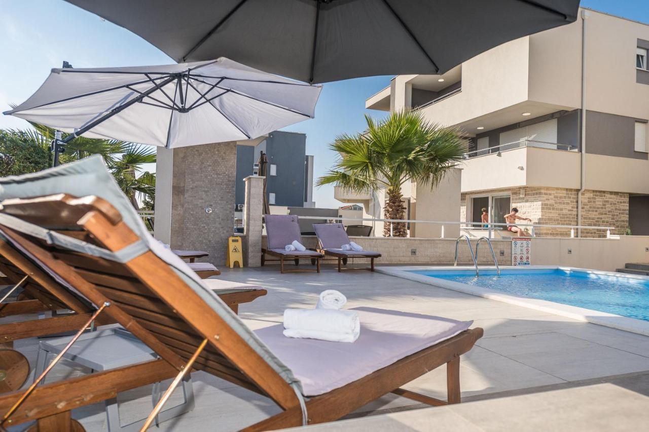 Apartments & Rooms Danivan Pool Villas B โนวาลยา ภายนอก รูปภาพ