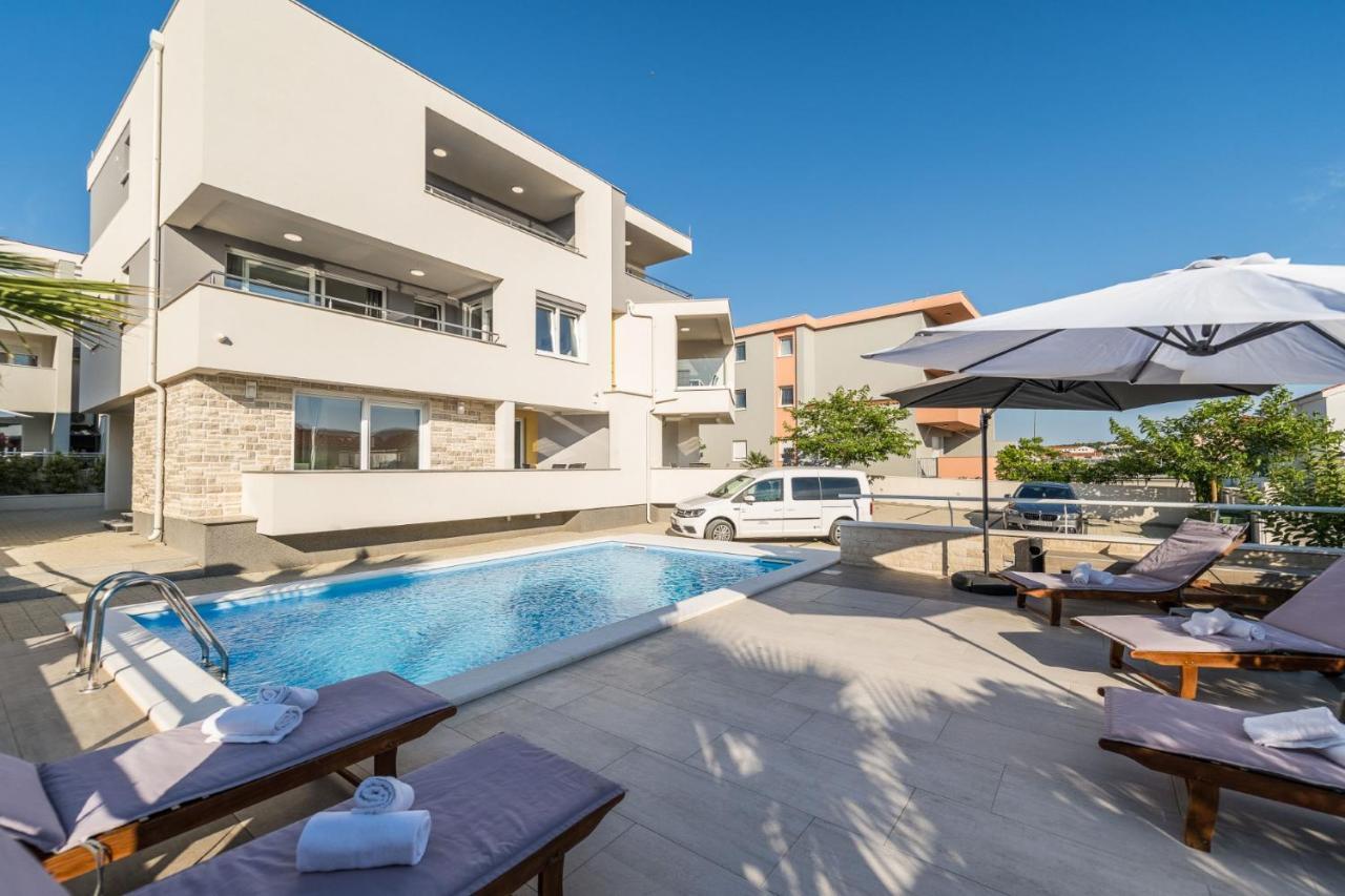 Apartments & Rooms Danivan Pool Villas B โนวาลยา ภายนอก รูปภาพ