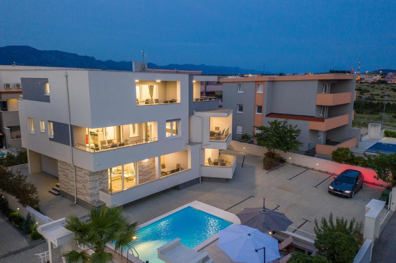 Apartments & Rooms Danivan Pool Villas B โนวาลยา ภายนอก รูปภาพ