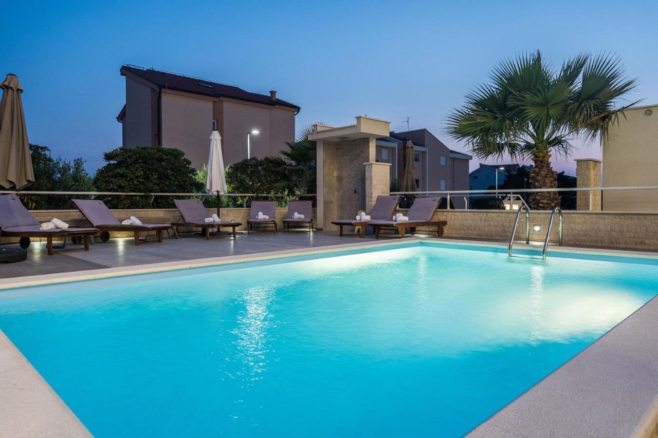 Apartments & Rooms Danivan Pool Villas B โนวาลยา ภายนอก รูปภาพ